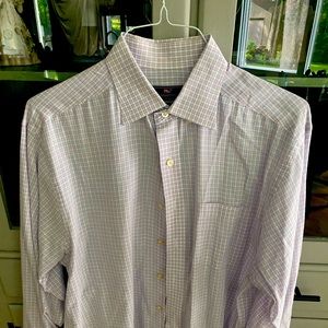 Vineyard Vines men’s button down shirt.